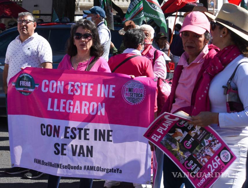 Así toman las calles y plazas miles de mexicanos para defender al INE (Fotos)