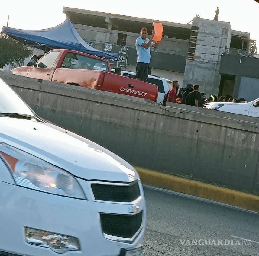 $!La protesta se realizó en el Periférico Luis Echeverría Álvarez.
