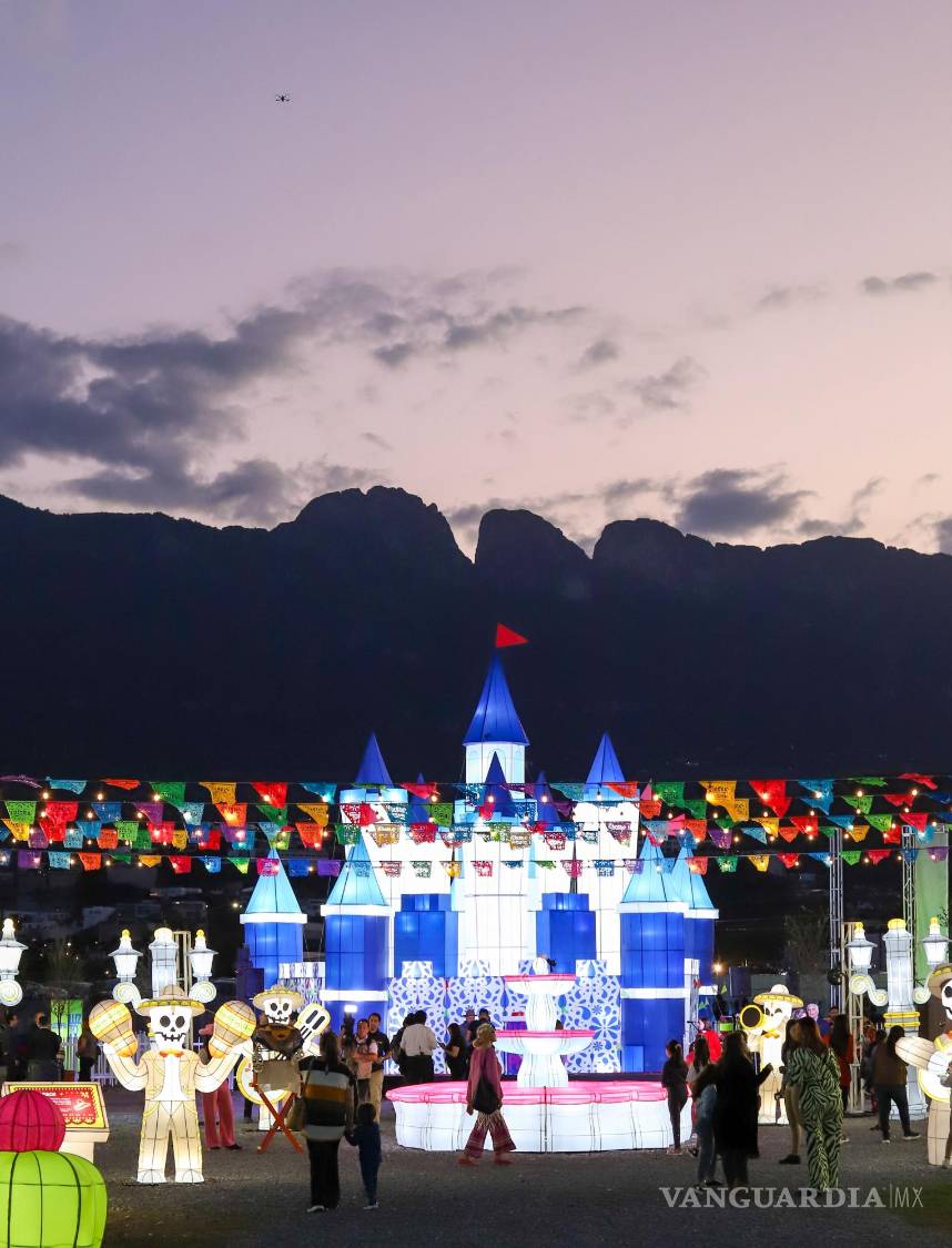 $!Luztopía ofrece atracciones interactivas que crean un espacio mágico lleno de luz, sabor, música y diversión.