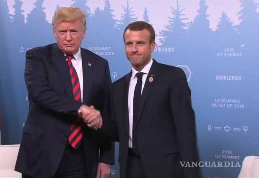 $!Macron le gana a Trump en apretón de manos de 28 segundos