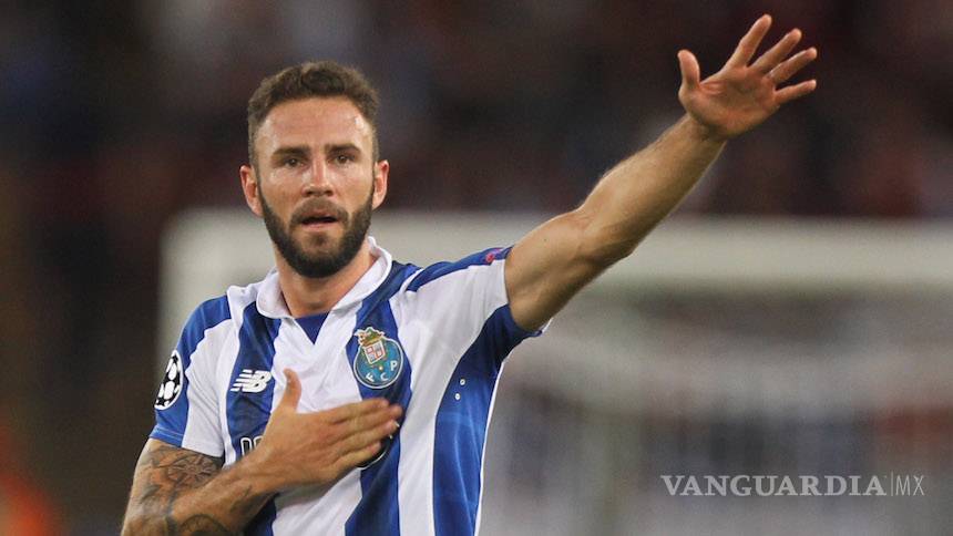 $!Layún tiene el futuro incierto en el Porto
