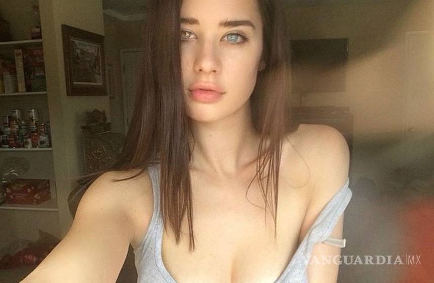 $!Krotchy, hermosa modelo que enamora las redes con sus ojos bicolor