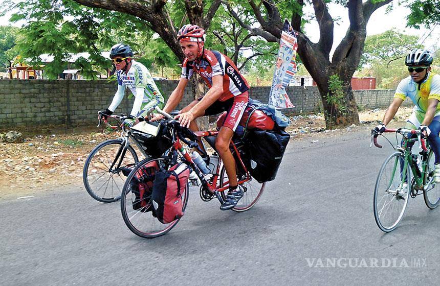 Atropellan en Sonora a ciclista italiano en travesía