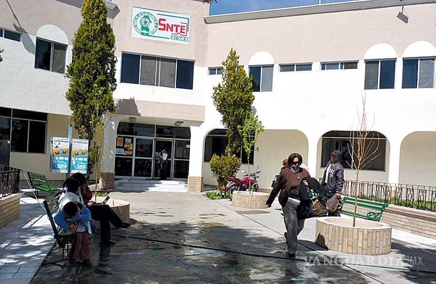 Entregan maestros de Coahuila propuesta de reforma a ley de seguridad social