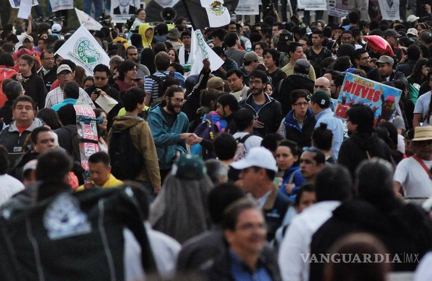 Elecciones llevarán al poder a más criminales, contestan padres de normalistas al INE