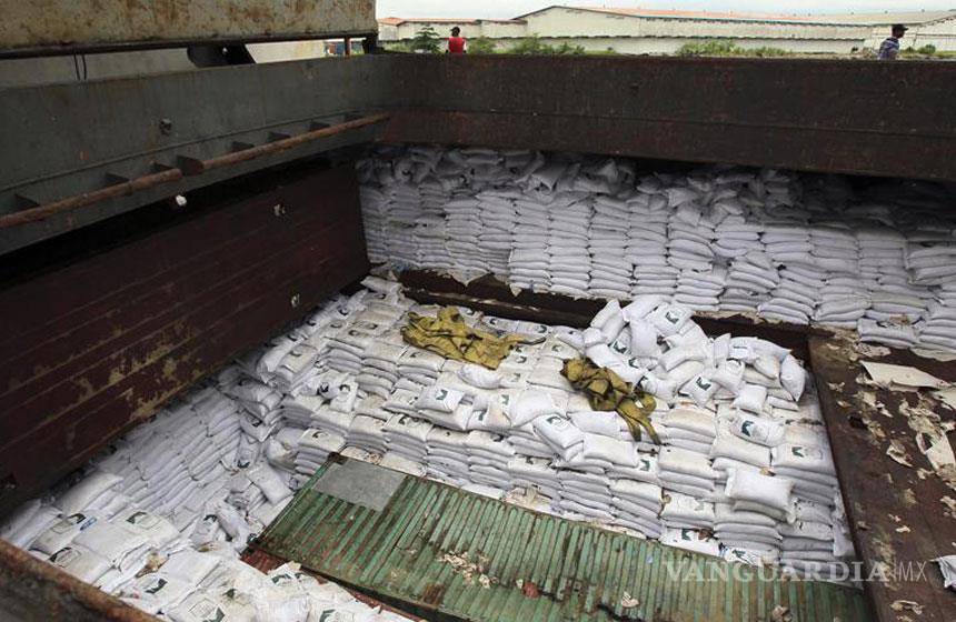 Hallan más contenedores en barco norcoreano