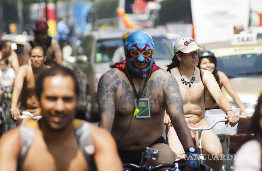 Morelia se suma a marcha-rodada al desnudo; ciclistas toman las calles