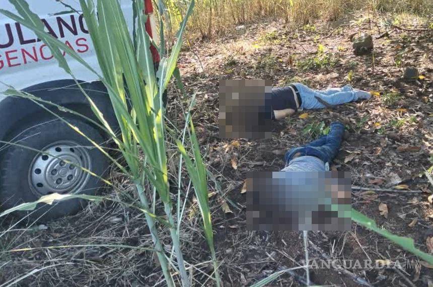 $!Abandonan ambulancia junto a dos cuerpos en Veracruz; una víctima era paramédico