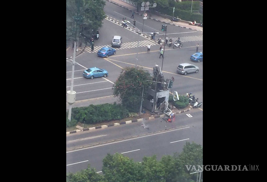 $!Tres muertos por explosiones en Yakarta