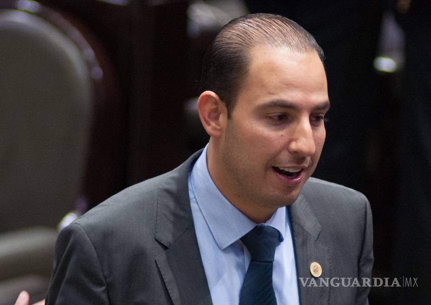 Subastar dólares tira reservas y desestabiliza precios, advierte el PAN