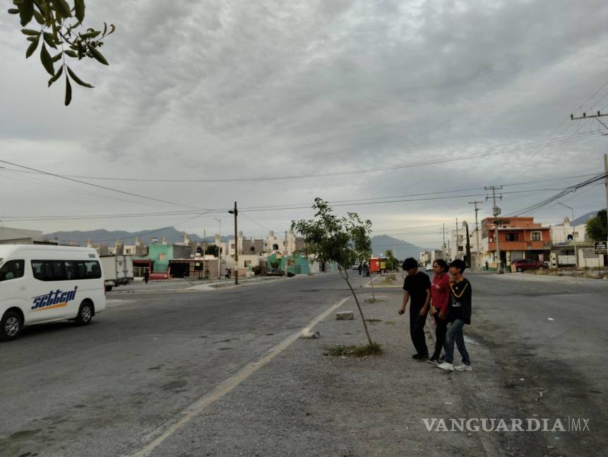 $!Residentes lidian con el transporte público, que pasa con poca frecuencia y horarios irregulares.