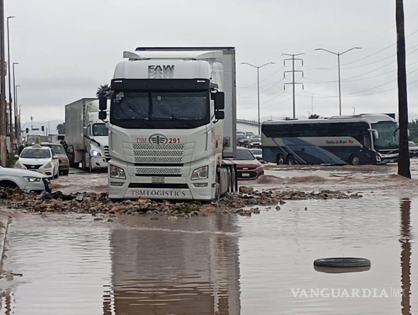 $!Saltillo bajo el agua: Gobierno Municipal activa operativos de emergencia para atender daños