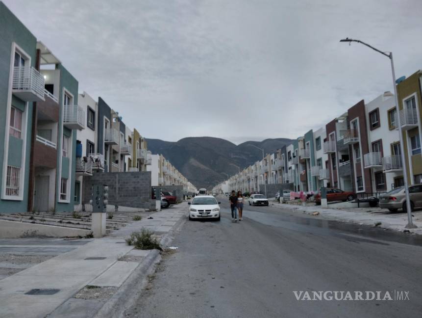 $!Residentes se quejan del ruido constante de motocicletas que circulan día y noche por la colonia Prados de San José.