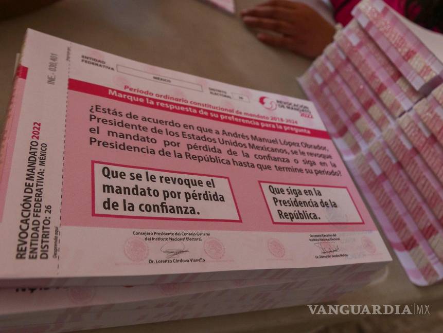 $!Las papeletas para la consulta de revocación de mandato que se realizará el próximo 10 de abril.
