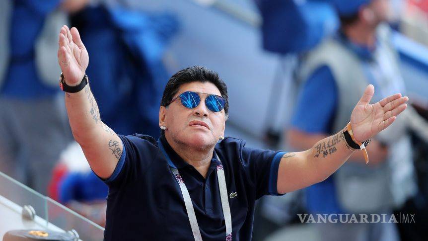 $!Maradona a nada de llegar a México. Dorados corre a su técnico