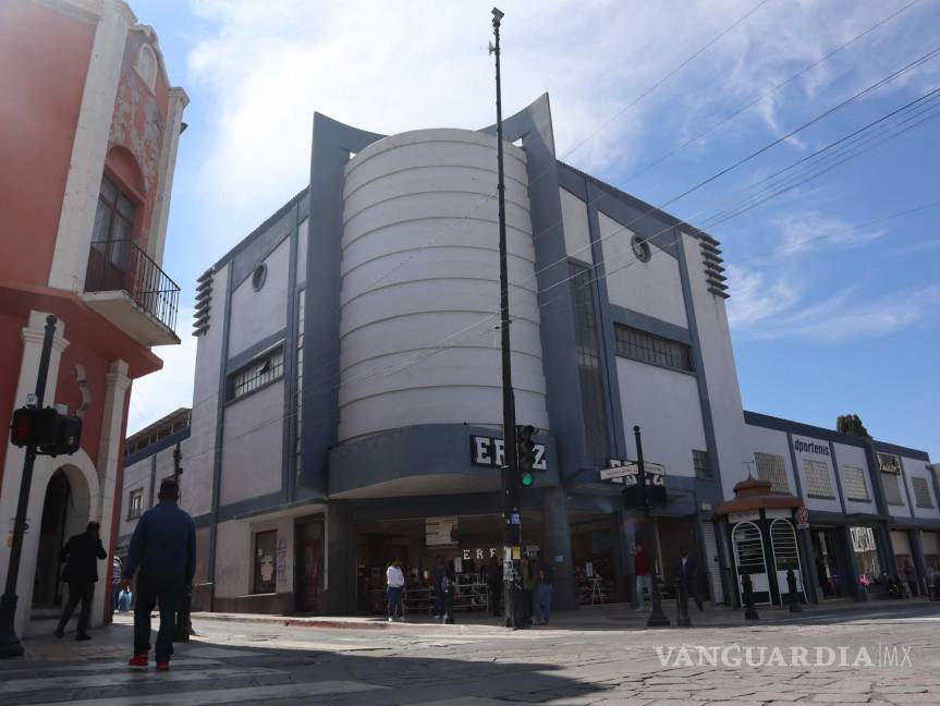 $!Por el frente lo que antes era el Cine Palacio luce impecable.