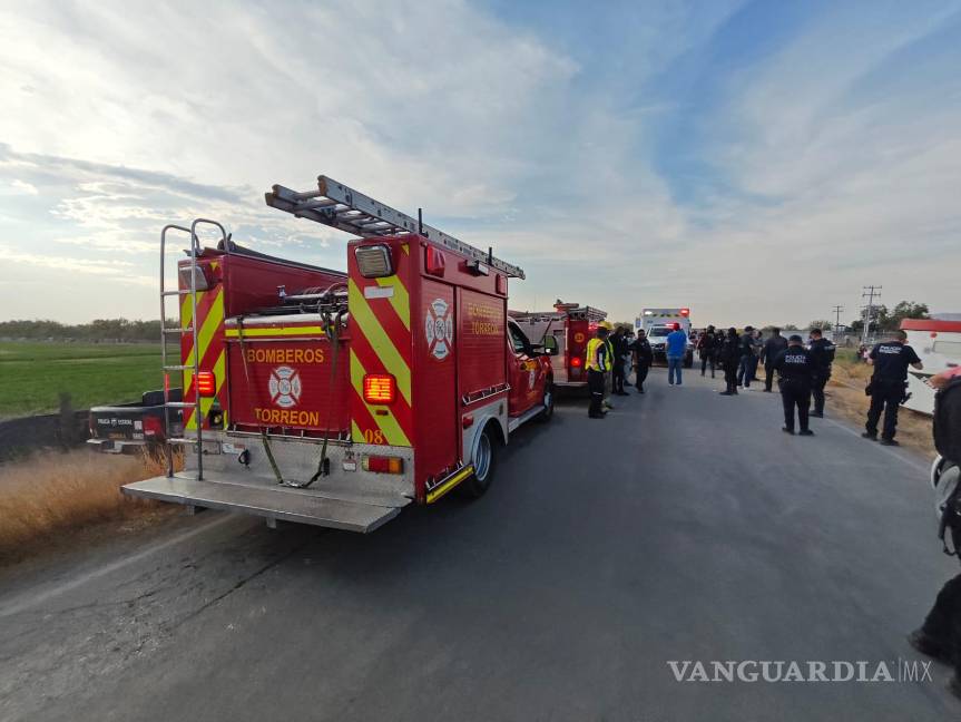 $!Paramédicos de la Cruz Roja atendieron y trasladaron a los heridos a distintos hospitales de Torreón.