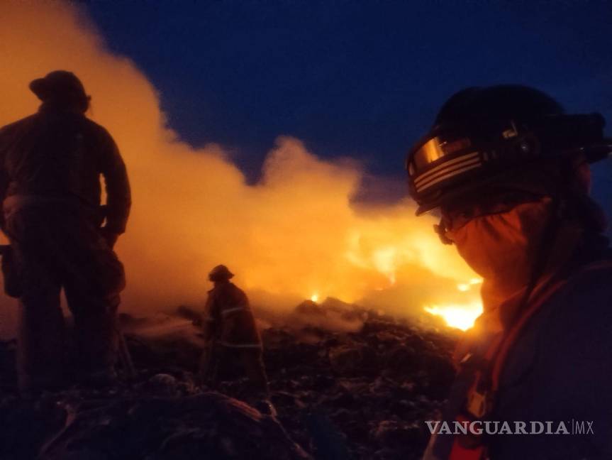 Arde basurero municipal de Pesquería, Nuevo León
