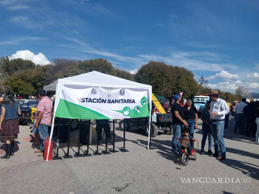 Abarrotan San Antonio de las Alazanas por autos clásicos