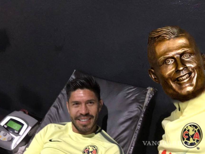 $!Oribe Peralta pidió ayuda para editar una foto...así le ayudaron en internet