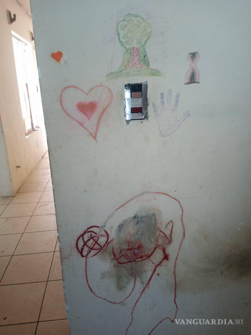 $!Tanto paredes como el piso fueron manchados y rayados.