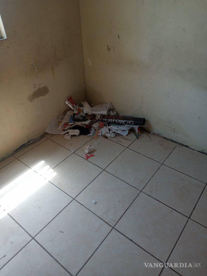 $!En diversos rincones de la vivienda se mostró basura acumulada.