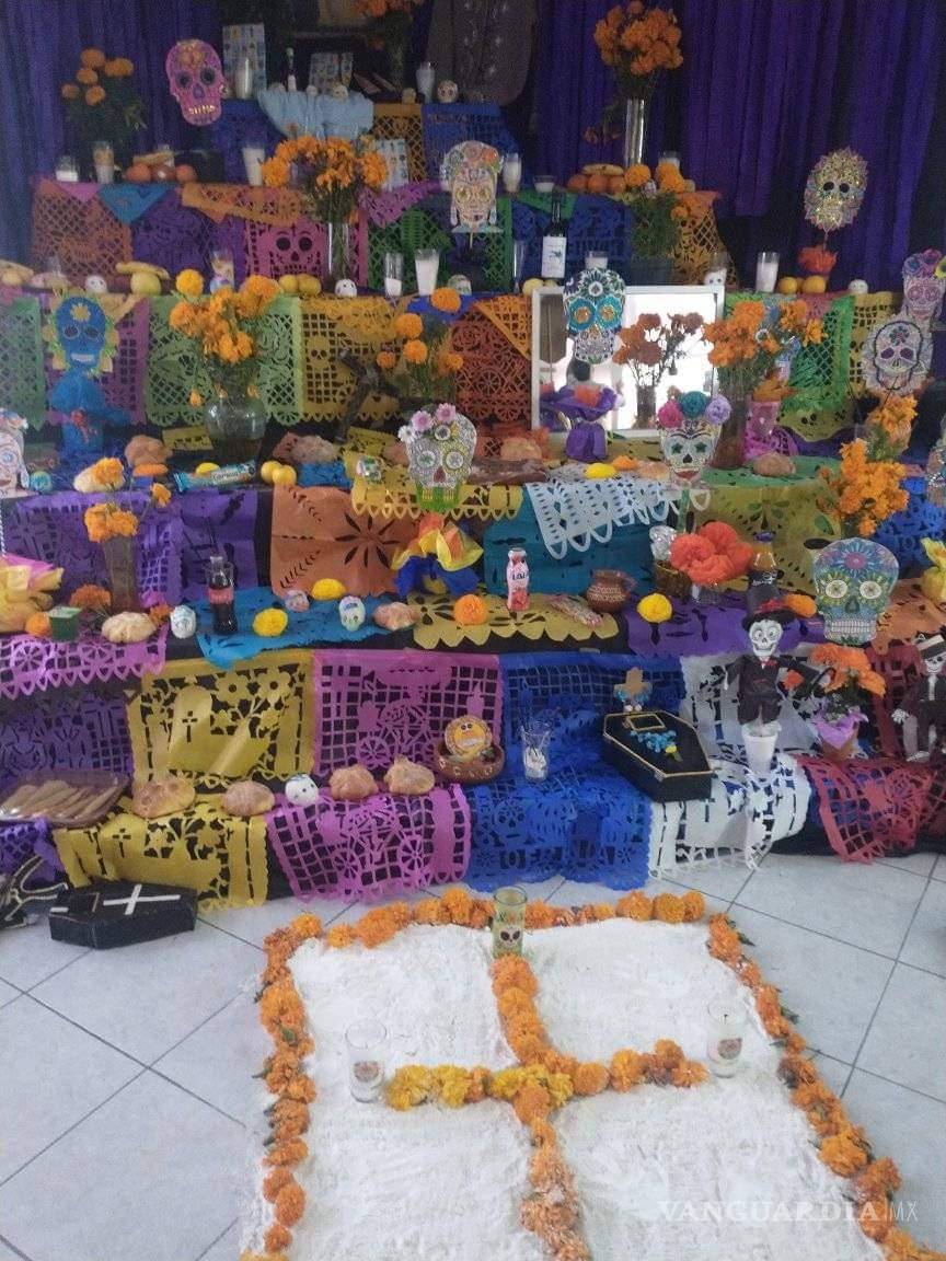 $!¿Ya viste estos altares en Saltillo? Dedicados a familiares, Walt Disney, Juan Gabriel, Cri-Cri y más (Fotos)