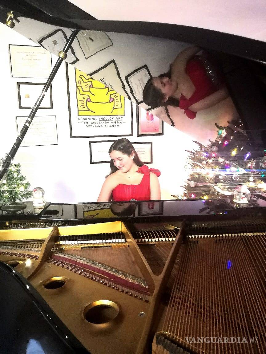 $!Javier Camarena lanza el video “Blanca Navidad” junto a la joven pianista María Hanneman
