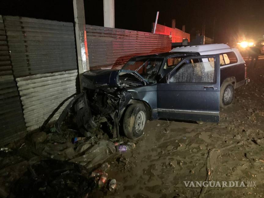 $!Familia sufre percance en carretera a Torreón; hay varios lesionados