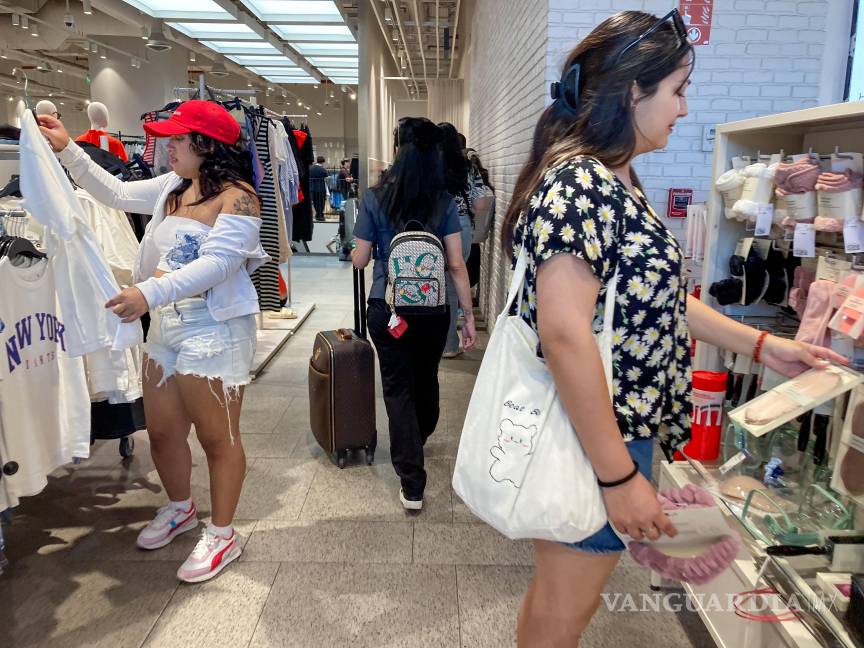 $!Este dia anima a la gente a comprar y usar menos cosas para reducir los residuos ambientales y disminuir el consumo de energía.