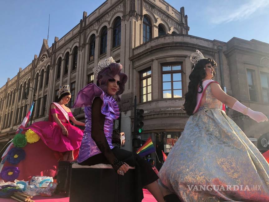 $!Saltillo se llena de arcoiris; desfile LGBTTI+ se extiende por las principales calles de la ciudad