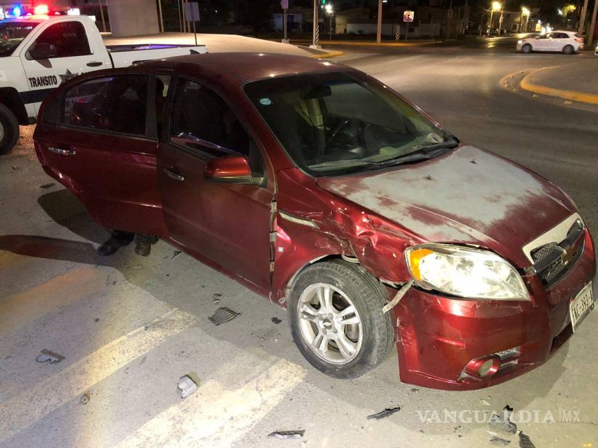 $!Minutos antes de la medianoche, se reportó a través de grupos de seguridad el percance vehicular.