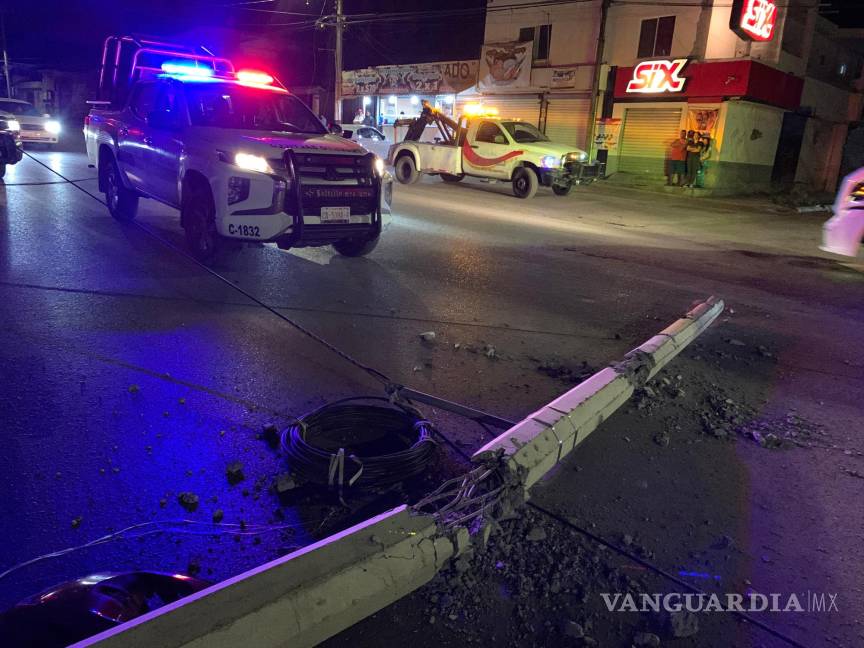 $!Elementos de Tránsito abanderaron la zona tras el accidente.