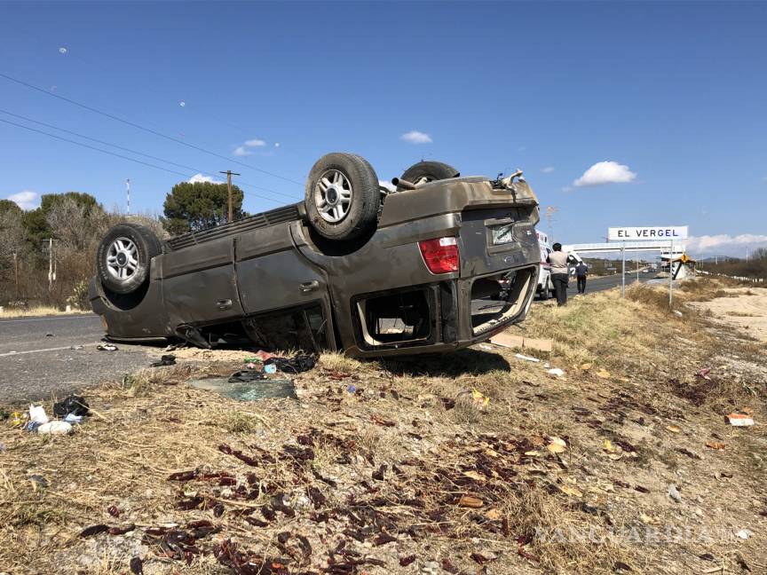 $!Paisanos se accidentan en la carretera a Zacatecas