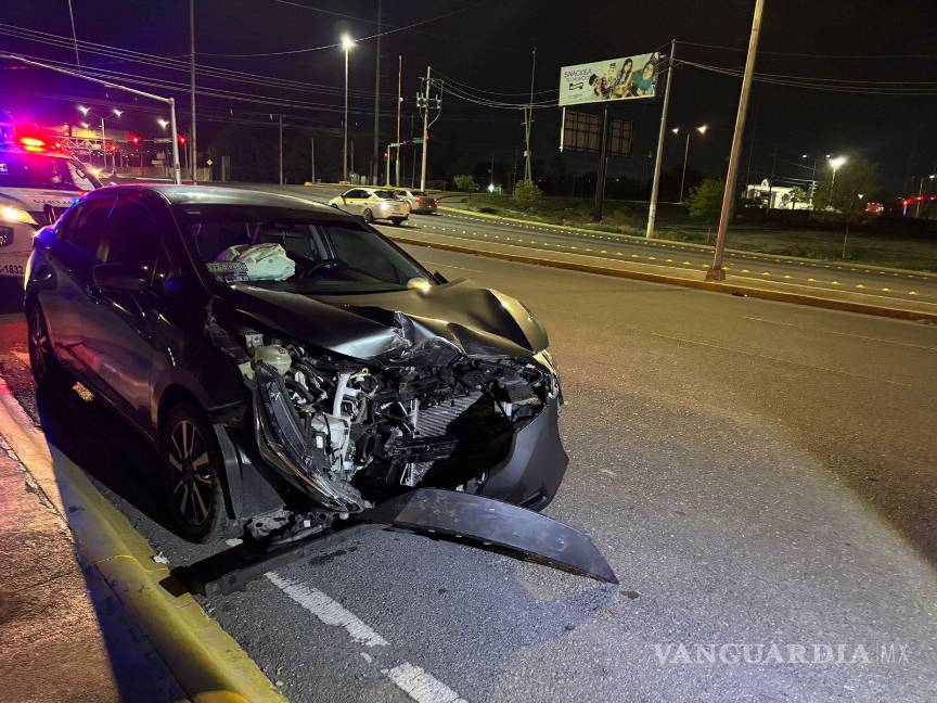 $!La conductora afectada permaneció en el sitio mientras se realizaban las diligencias.