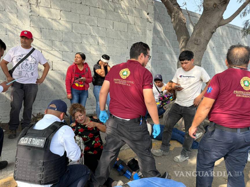Choque de dos camiones y un tráiler deja 29 lesionados, en Nuevo León