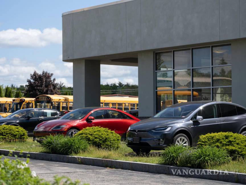 $!Vehículos eléctricos a la venta en una concesionaria de Green Wave Electric Vehicles en North Hampton, Nuevo Hampshire.