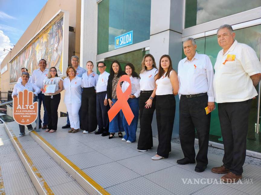 $!Listones y mensajes preventivos se distribuyeron durante la jornada del Día Naranja.