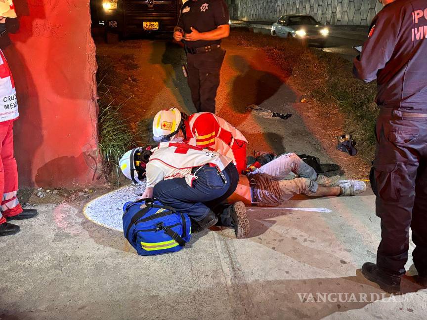 $!Erick Manuel resultó con un fuerte golpe en la cabeza tras caer en la banqueta.