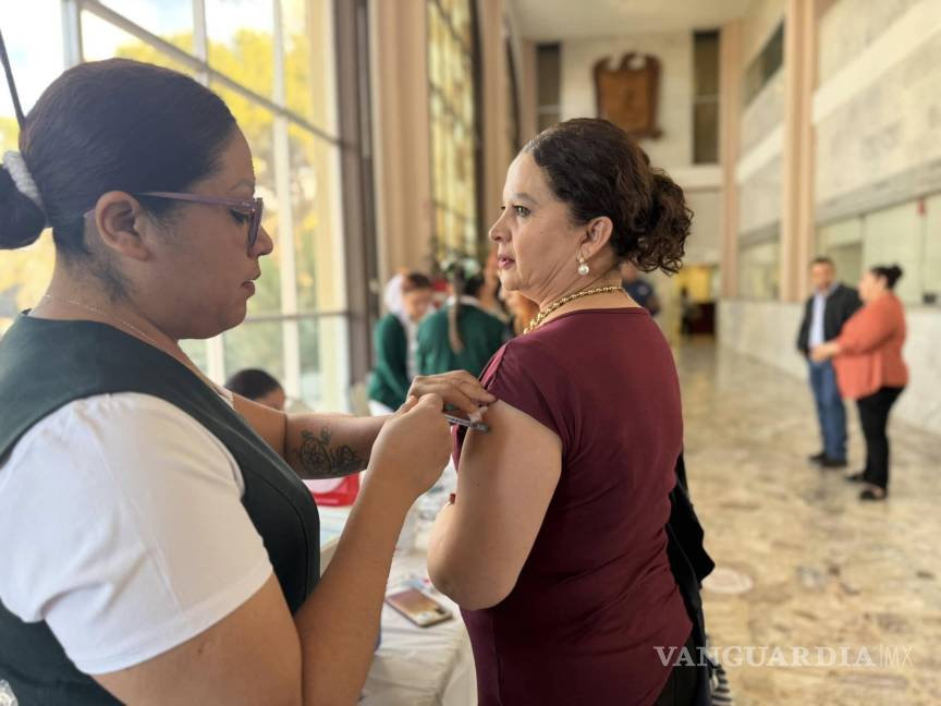 $!La campaña de vacunación “Vacúnate” se realizó en el Campus Central de Saltillo.