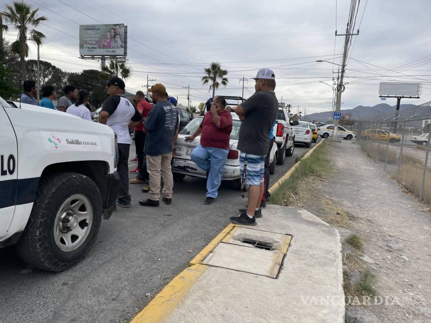 Policías de Saltillo detienen a taxista ante denuncia de robo falsa