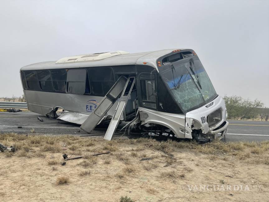 Accidente de camión en carretera Monclova deja 8 heridos; pierde neumático rumbo a Ramos Arizpe