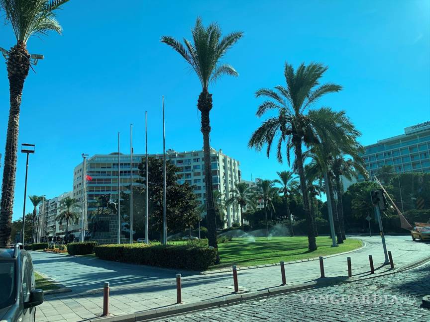 $!La Plaza de la República, en la zona de hoteles que da al paseo marítimo de la ciudad. EFE/Antonio Sánchez Solís