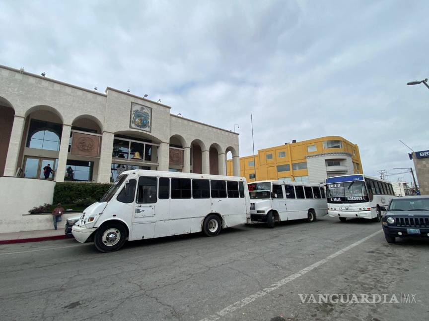 $!El caos vial fue controlado luego de un acuerdo preliminar con el municipio.