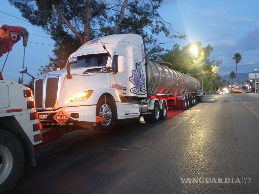 Aseguran tres pipas con 192 mil litros de diésel en Ojo Caliente