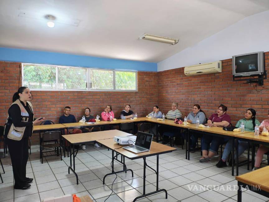$!Mujeres y hombres participan activamente en las sesiones comunitarias del IMM.