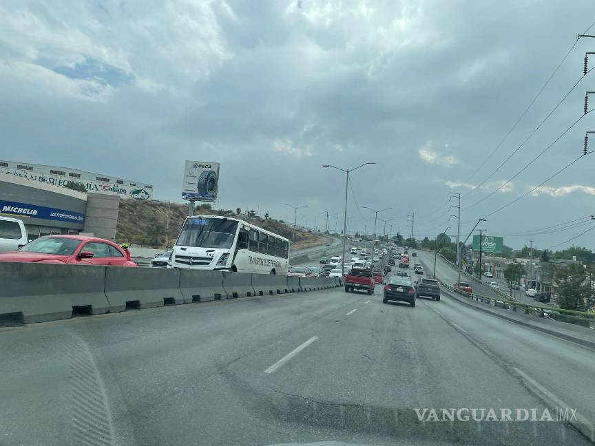 Accidente en Periférico Luis Echeverría provoca caos vial en Saltillo
