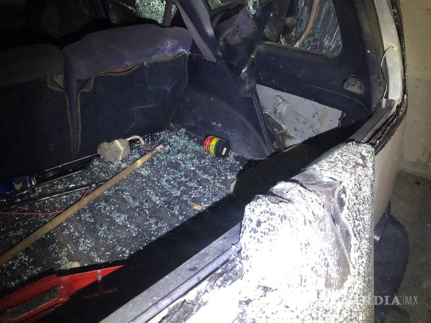 $!Los afectados interpondrán una denuncia mediante el ministerio público para que se les paguen los daños ocasionados al domicilio y al vehículo.