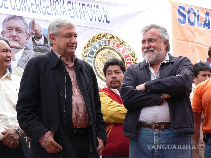AMLO elige a Encinas para dar seguimiento a normalistas desaparecidos