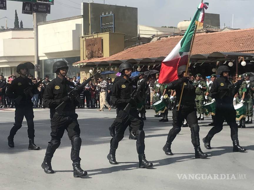$!Participan en Coahuila más de 8 mil personas en desfile por aniversario de la Independencia de México